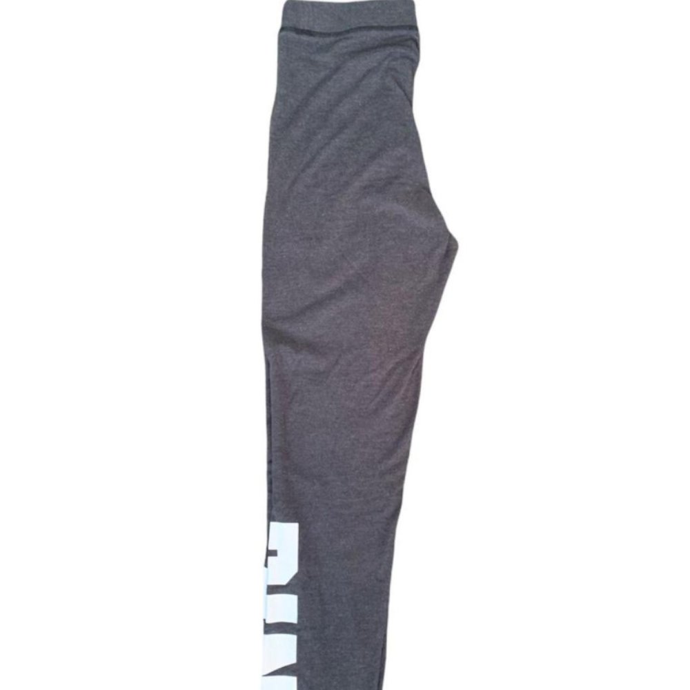 🌟HOST PICK!🌟 Iconic Victoria Secret’s PINK grey leggings with emblem